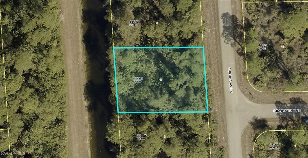 228 Aurora Ave., Lehigh Acres, FL 33974