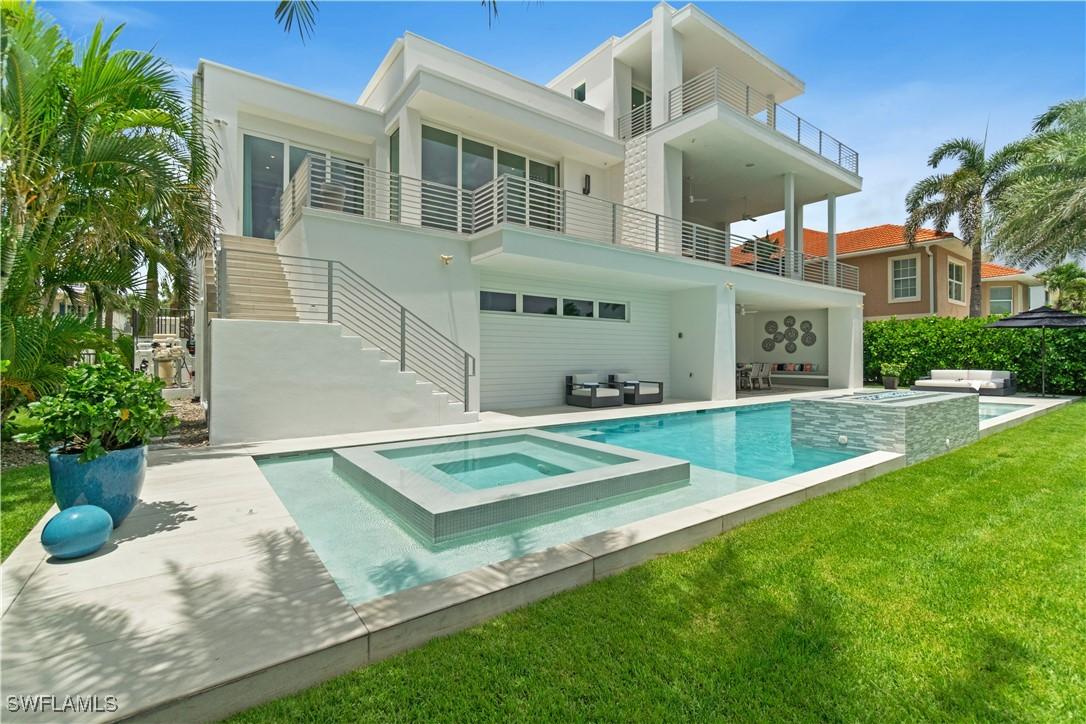 432 Bayside Ave., Naples, FL 34108