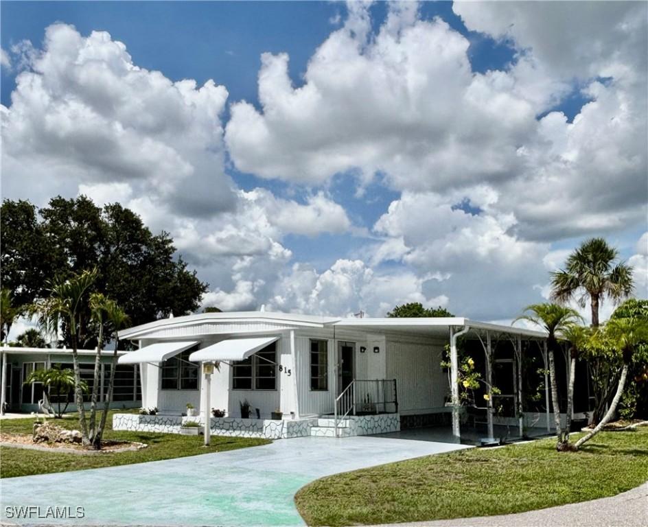 815 Holly Berry Ct., North Fort Myers, FL 33917