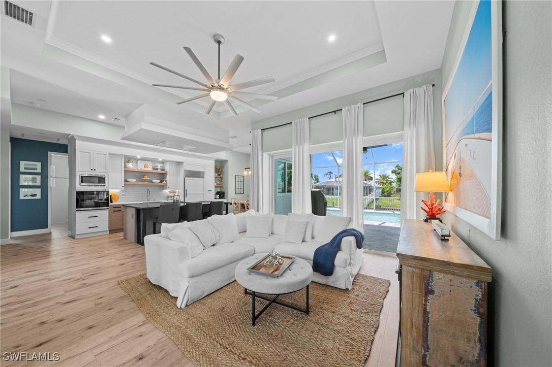 1915 Ottersrest Ln., Cape Coral, FL 33990