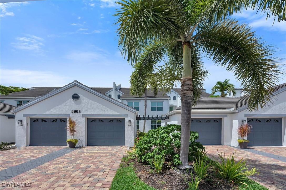 5963 Sand Wedge Ln. #203, Naples, FL 34110