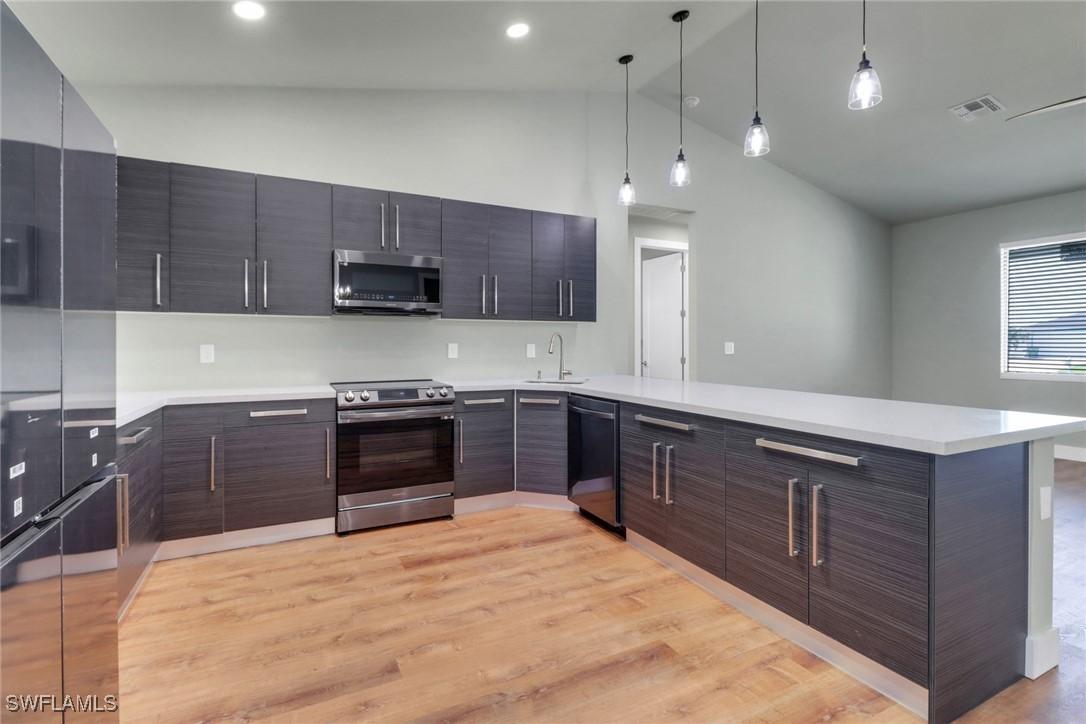 18 Tropicana Pkwy., Cape Coral, FL 33993