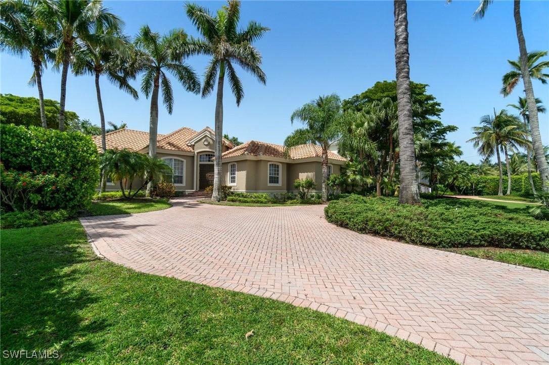 238 9th Ave., Naples, FL 34102