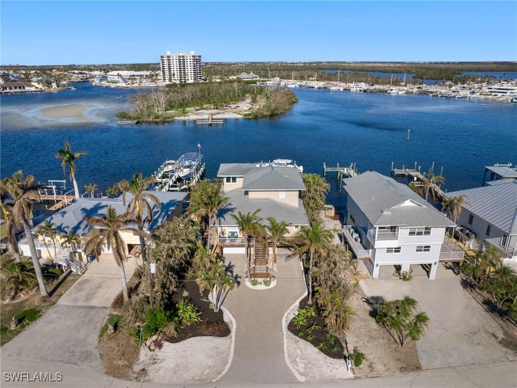 921 Prescott St., Fort Myers Beach, FL 33931