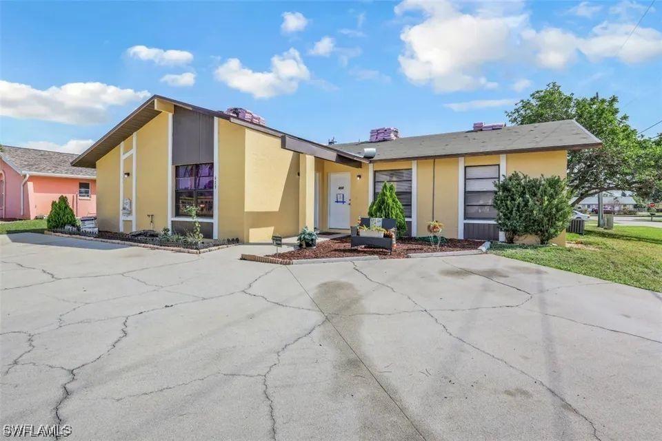 615 SE 23rd Pl., Cape Coral, FL 33990