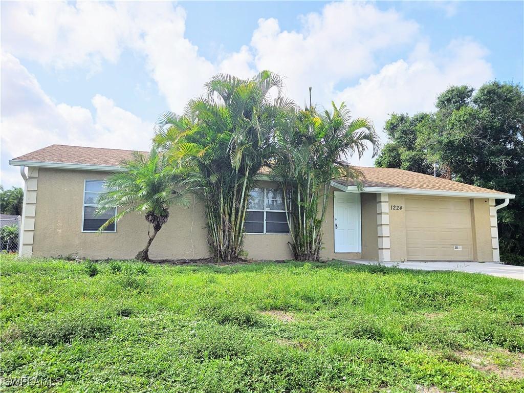 1224 Hamilton Ave., Lehigh Acres, FL 33972