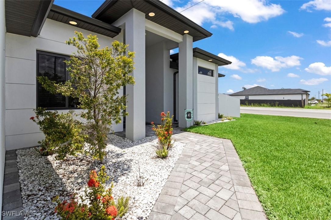 1 NW 8th Ter., Cape Coral, FL 33993