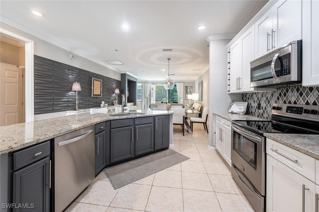 4883 Hampshire Ct. #105, Naples, FL 34112