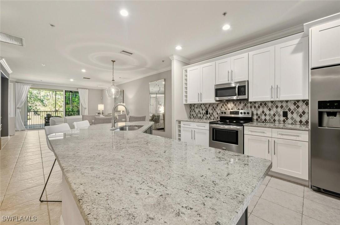 4883 Hampshire Ct. #105, Naples, FL 34112