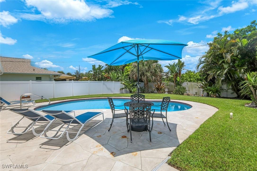 636 98th Ave., Naples, FL 34108