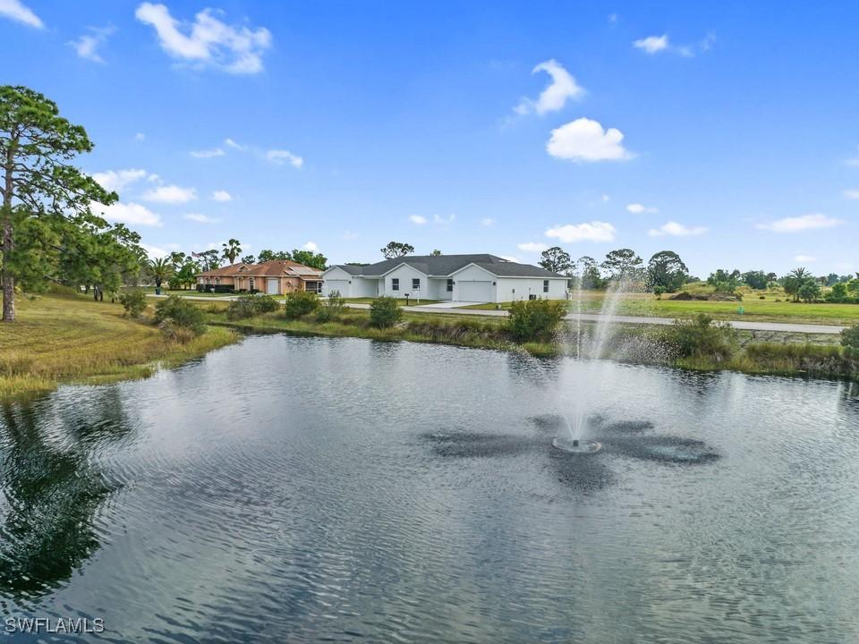 628 Falls Ln., Lehigh Acres, FL 33974