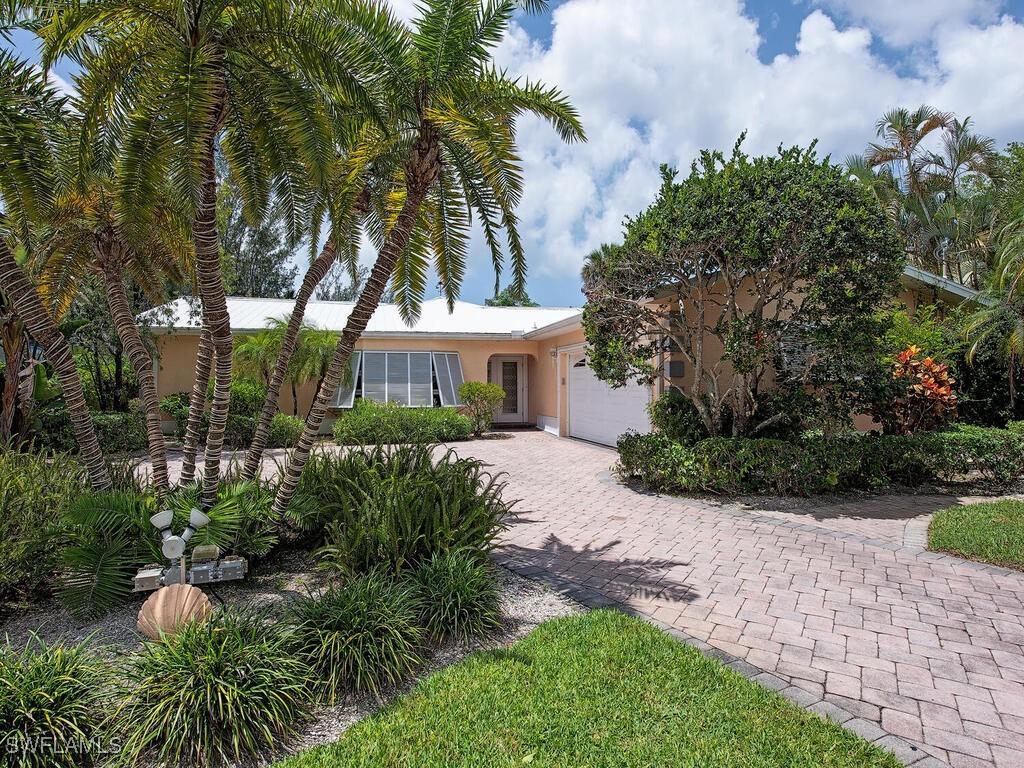1486 13th Ave., Naples, FL 34102