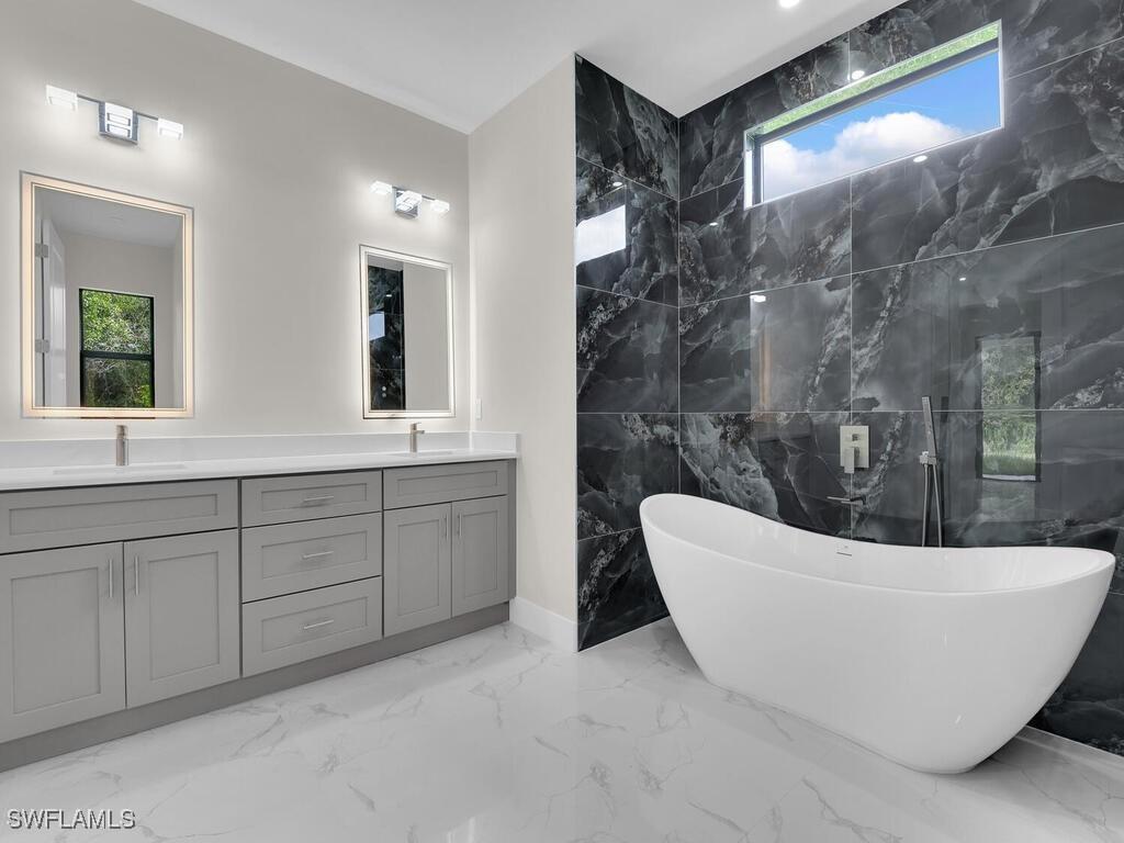 410 Plumosa Ave., Lehigh Acres, FL 33972