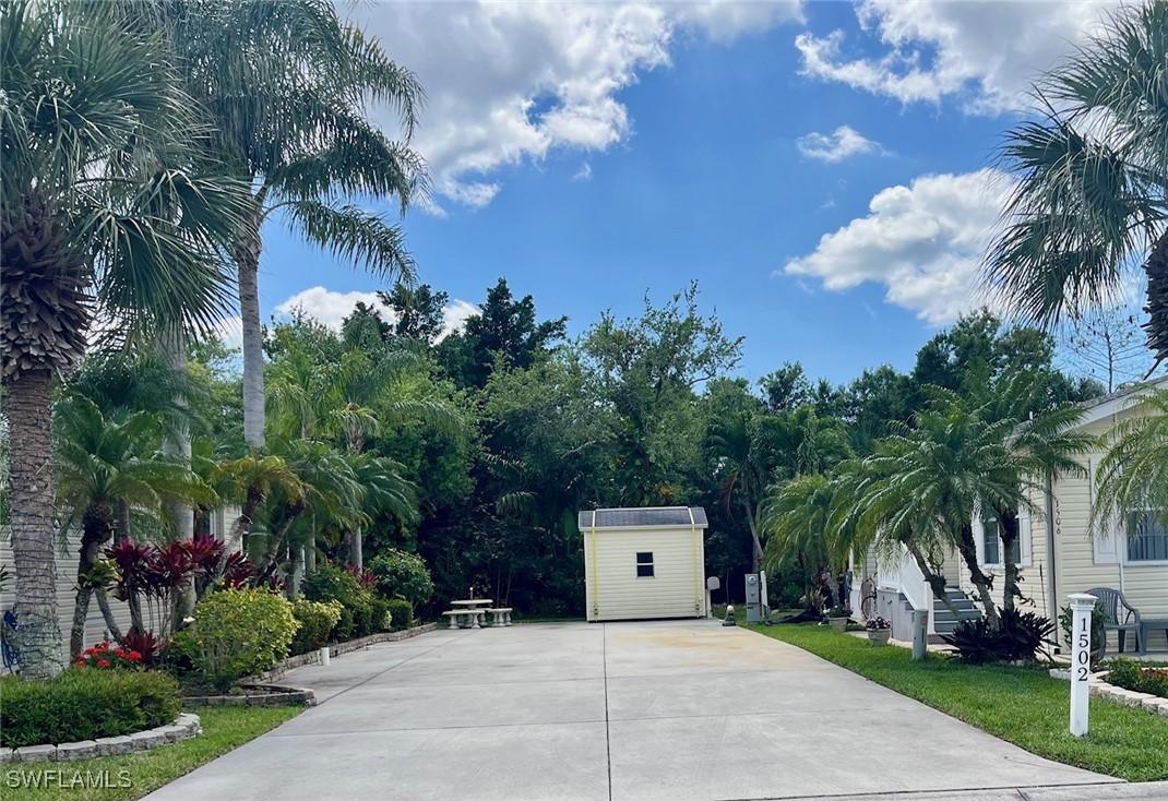 1502 Diamond Lake Cir., Naples, FL 34114