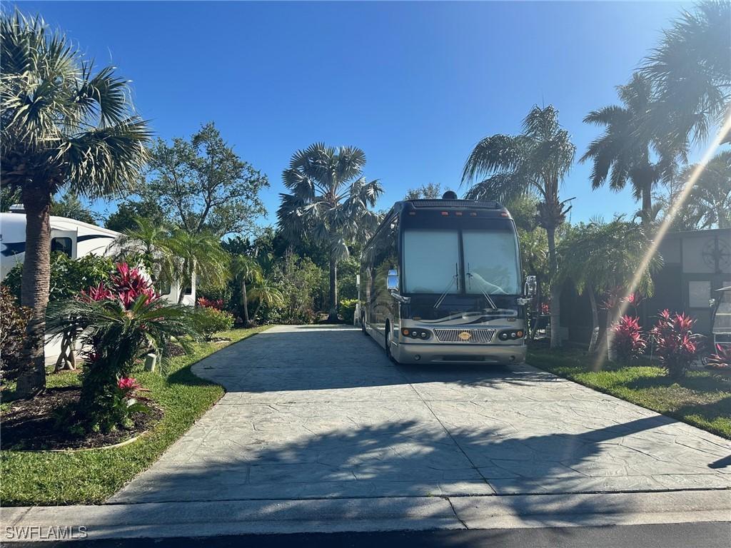 1650 Diamond Lake Cir., Naples, FL 34114