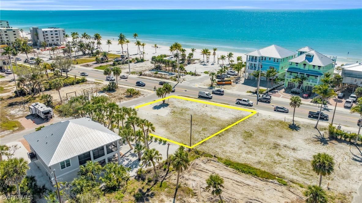 111 Coconut Dr., Fort Myers Beach, FL 33931