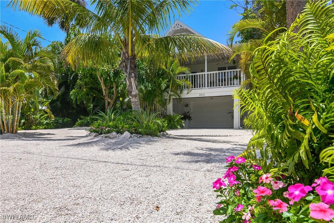 2832 Weeks Ave., Naples, FL 34112