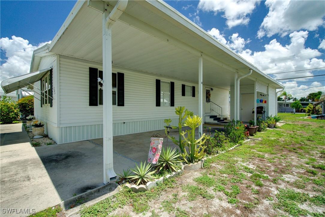 205 Carriage Ln., North Fort Myers, FL 33917