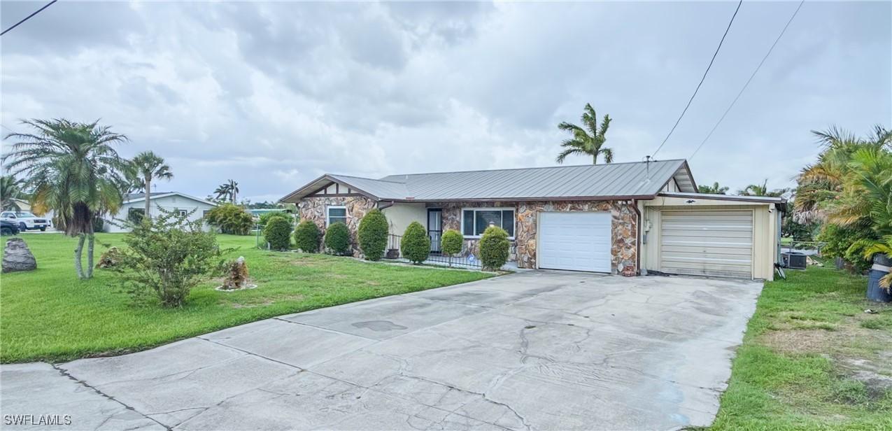 453 Stipe St., North Fort Myers, FL 33903