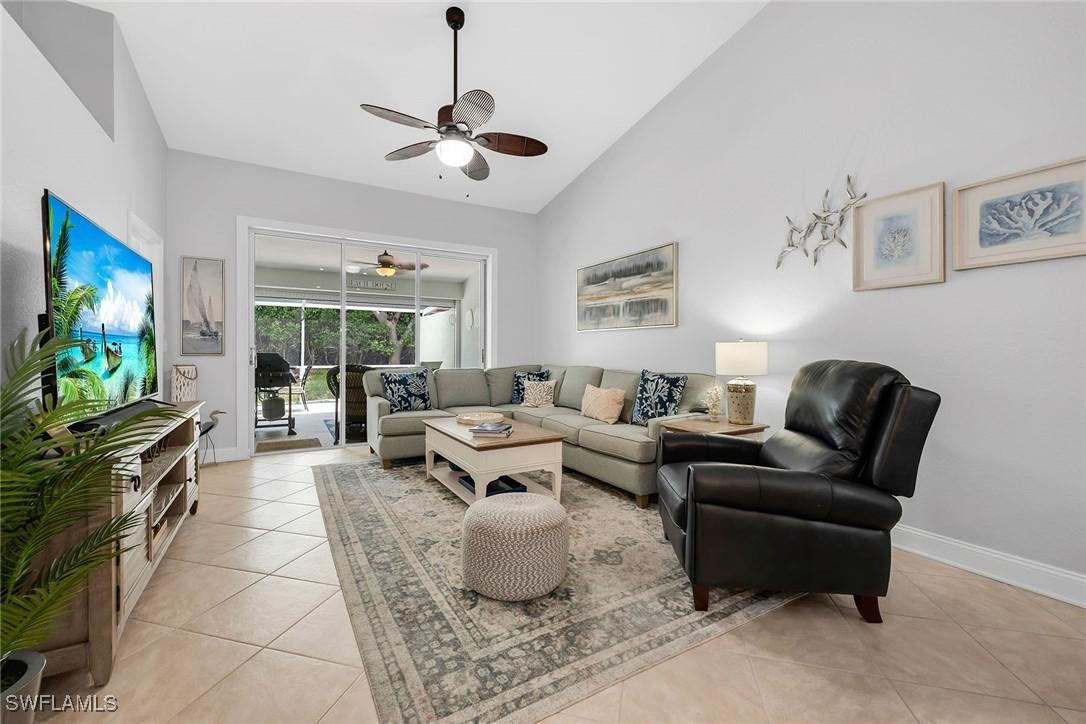 1724 Royal Cir. #901, Naples, FL 34112