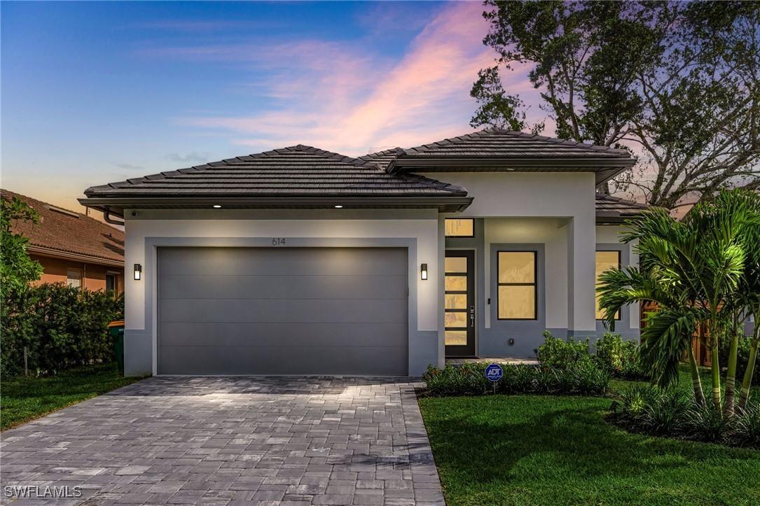 614 105th Ave., Naples, FL 34108