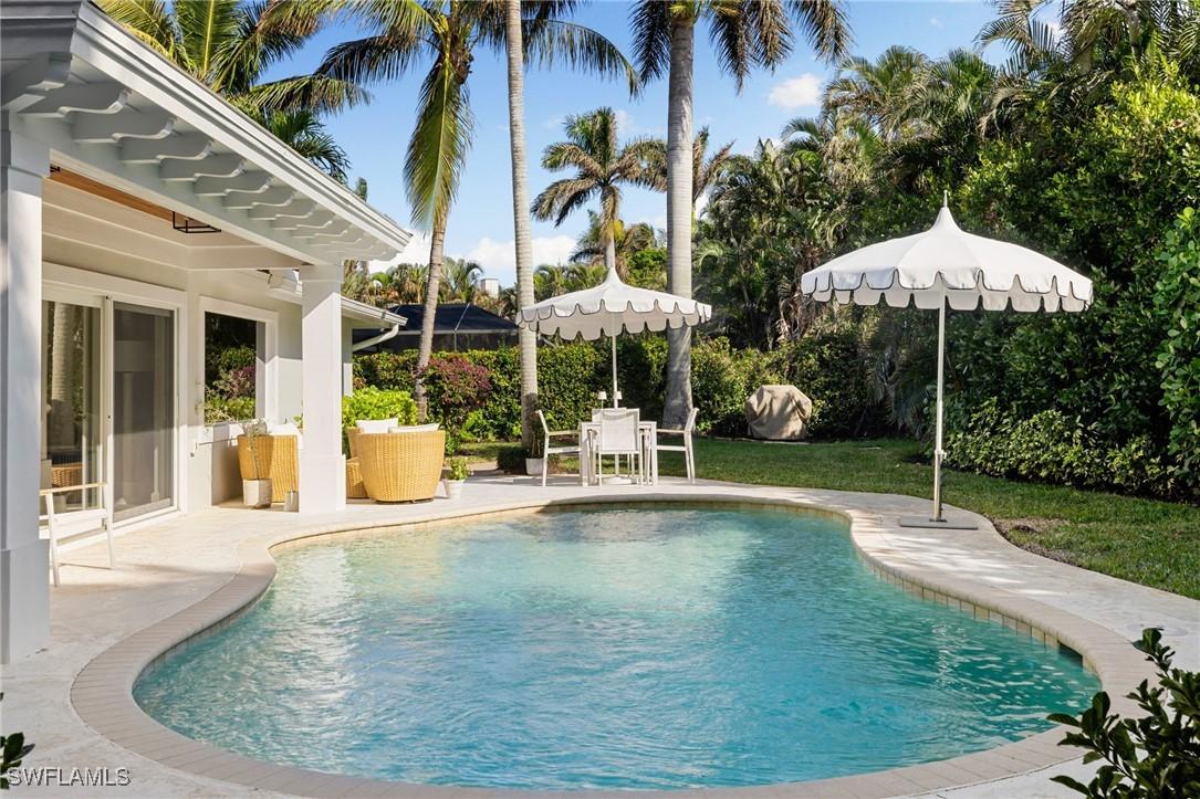 320 Putter Point Dr., Naples, FL 34103