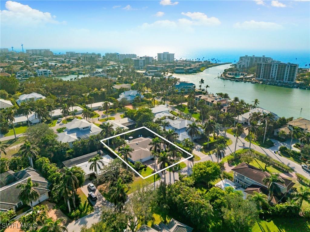 320 Putter Point Dr., Naples, FL 34103