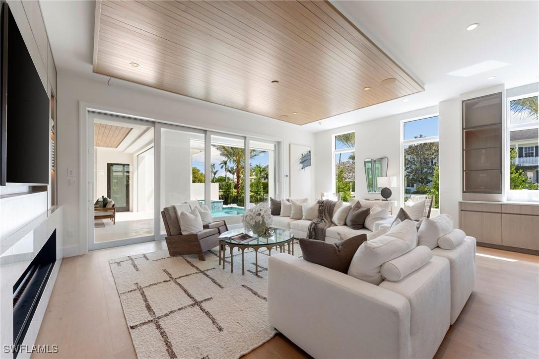 581 14th Ave., Naples, FL 34102