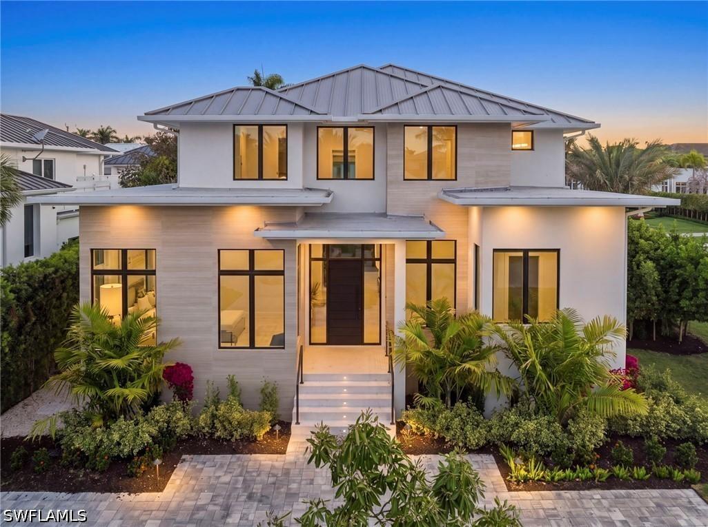 581 14th Ave., Naples, FL 34102