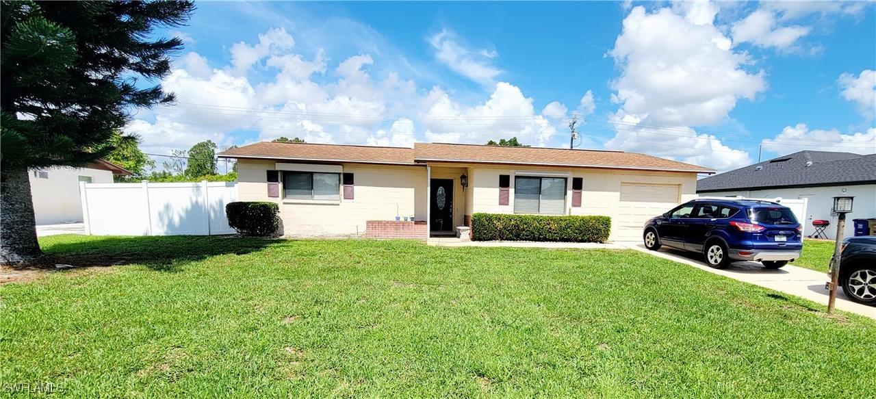 340 Inwood Ave., Lehigh Acres, FL 33936