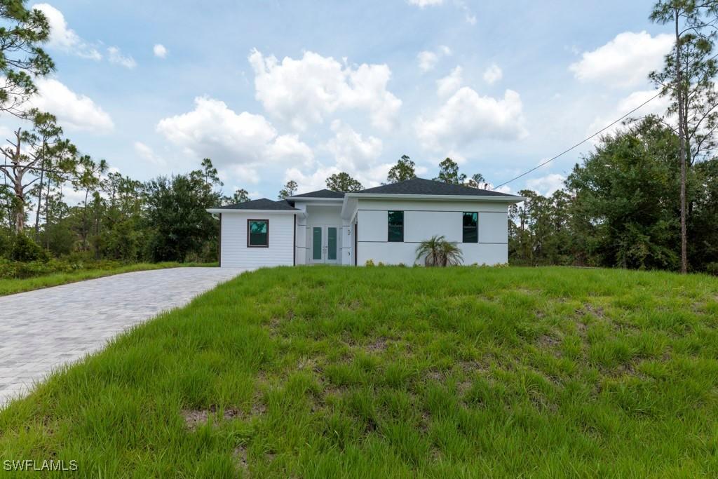 719 Almelia St., Lehigh Acres, FL 33974