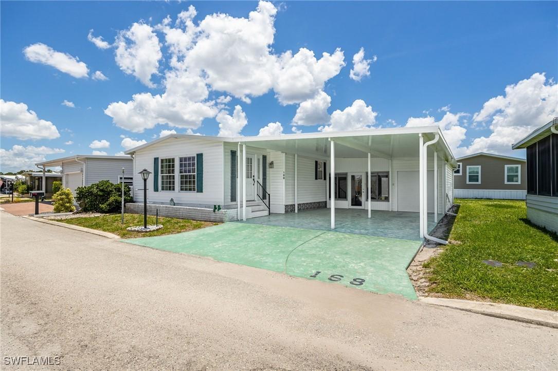 168 Yancey Ln., North Fort Myers, FL 33903