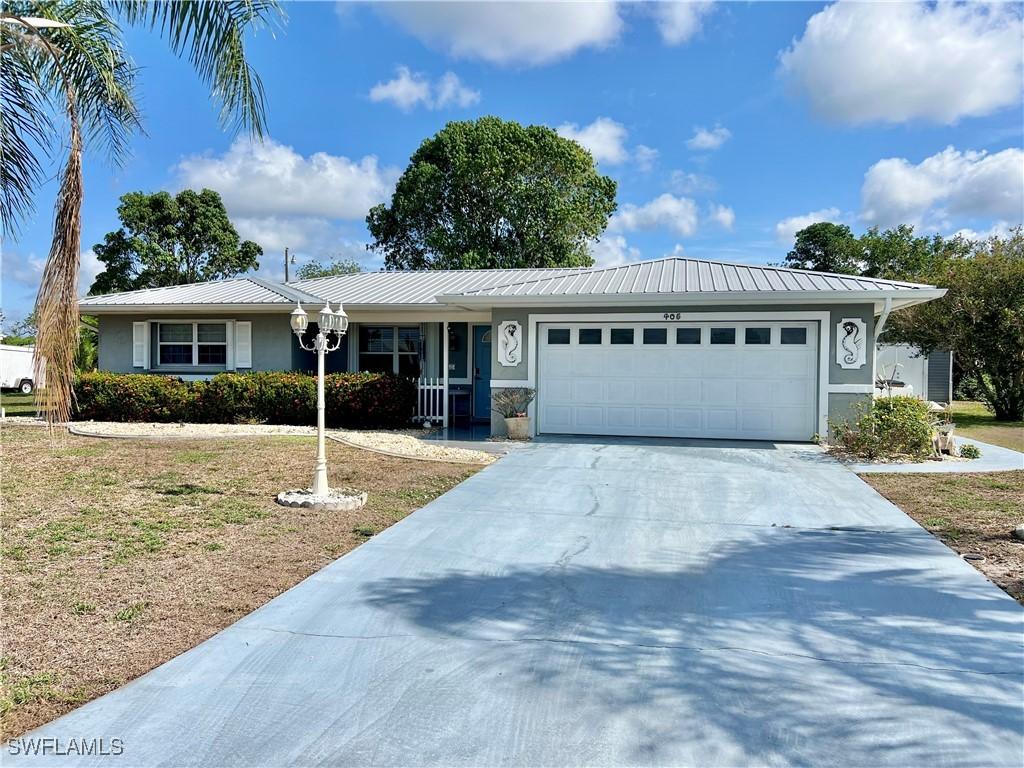 405 Parkside St., Lehigh Acres, FL 33936