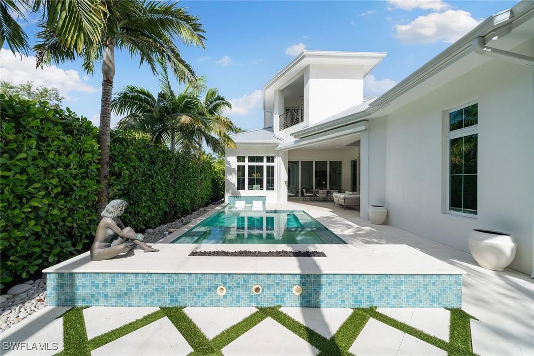 150 6th St., Naples, FL 34102