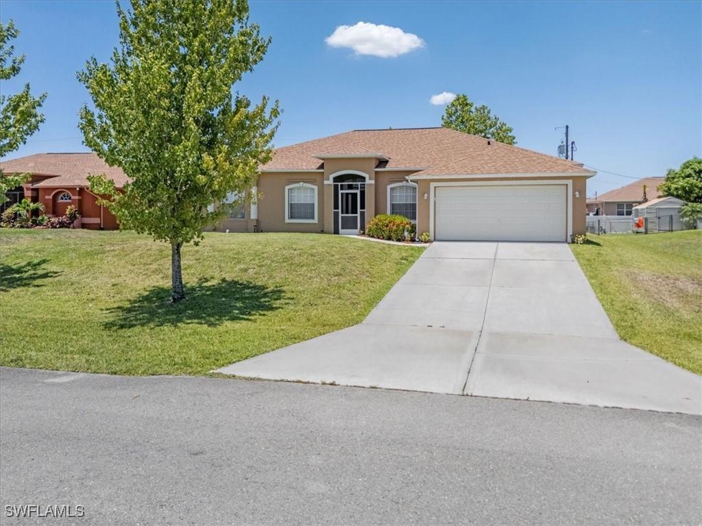 821 Carlfield Ave., Lehigh Acres, FL 33971