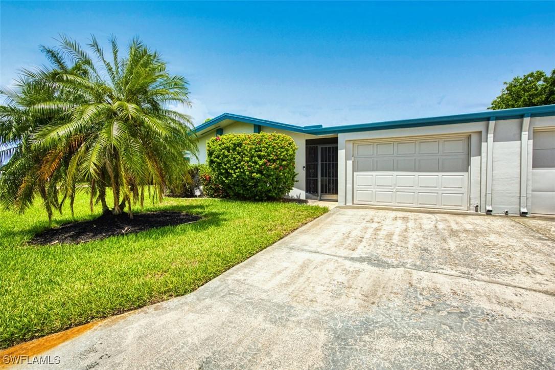 5554 Hamlet Ln., Fort Myers, FL 33919