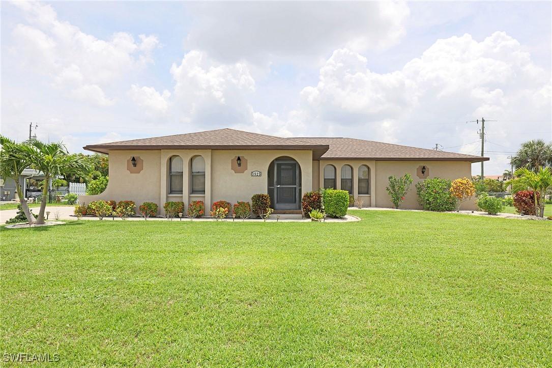 3925 SE 2nd Pl., Cape Coral, FL 33904