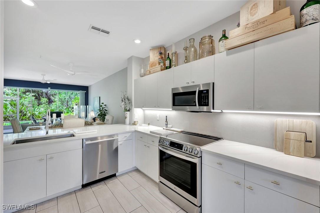 1045 Tarpon Cove Dr. #102, Naples, FL 34110