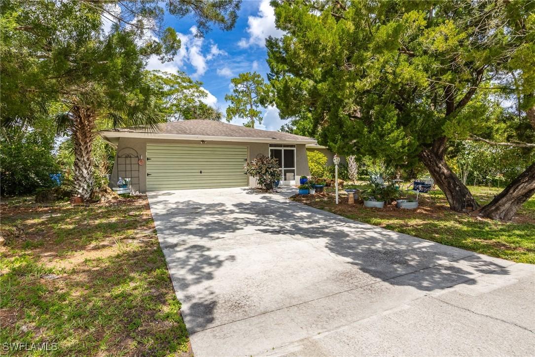 122 Dania Cir., Lehigh Acres, FL 33936