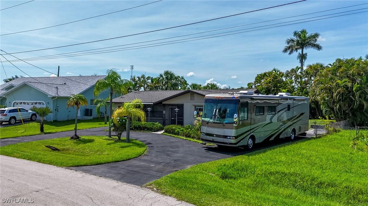 457 Grenier Dr., North Fort Myers, FL 33903
