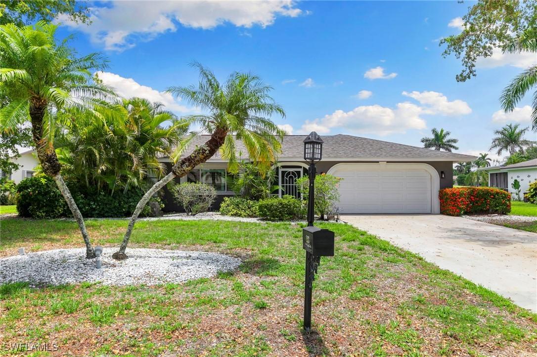 283 Forest Hills Blvd., Naples, FL 34113