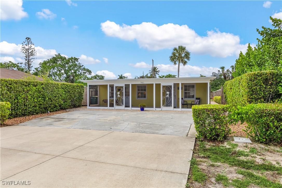 782 107th Ave., Naples, FL 34108