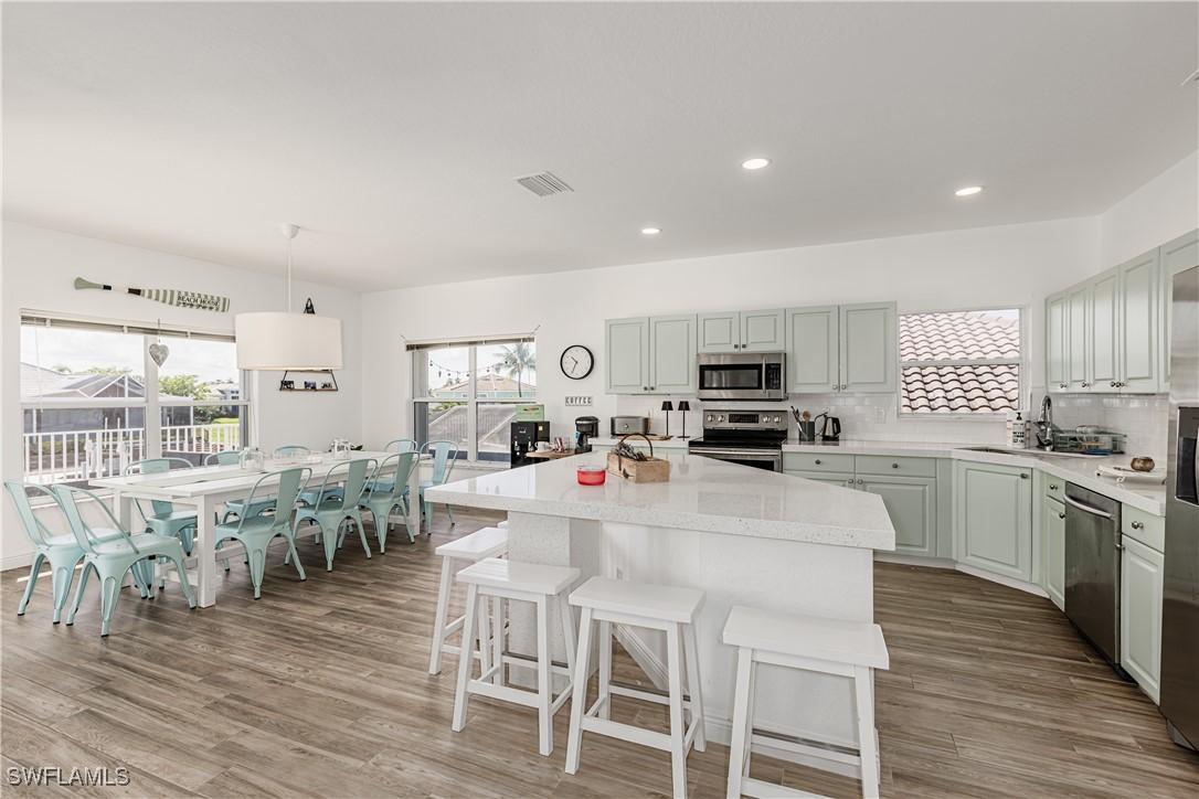 1218 Treasure Ct., Marco Island, FL 34145