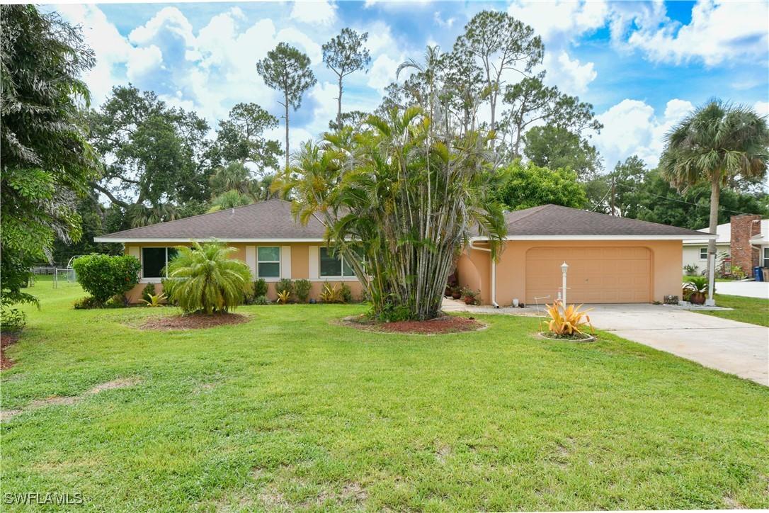 212 Lake Ave., Lehigh Acres, FL 33936