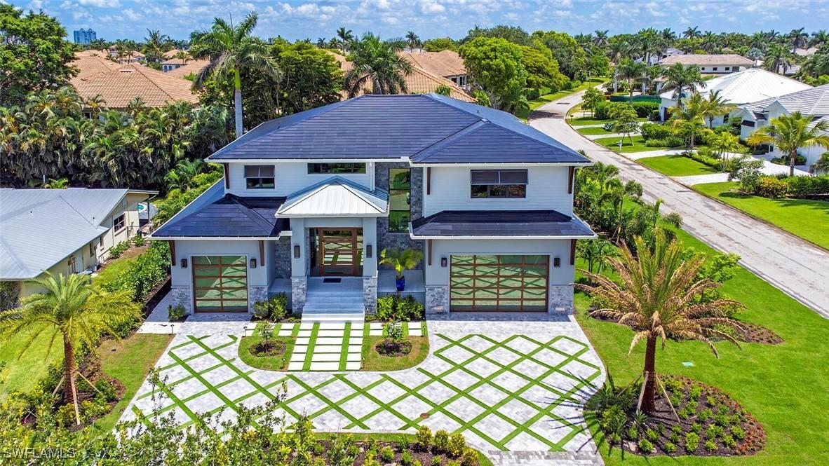 655 Parkview Ln., Naples, FL 34103