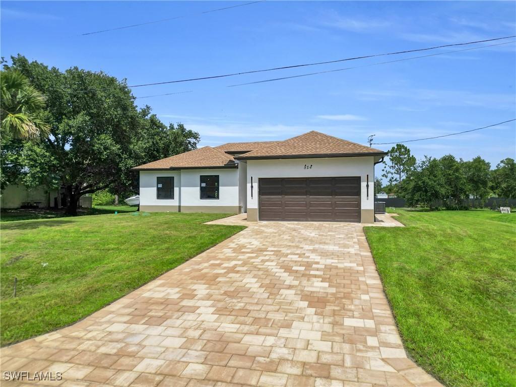 814 Mckinley Ave., Lehigh Acres, FL 33972