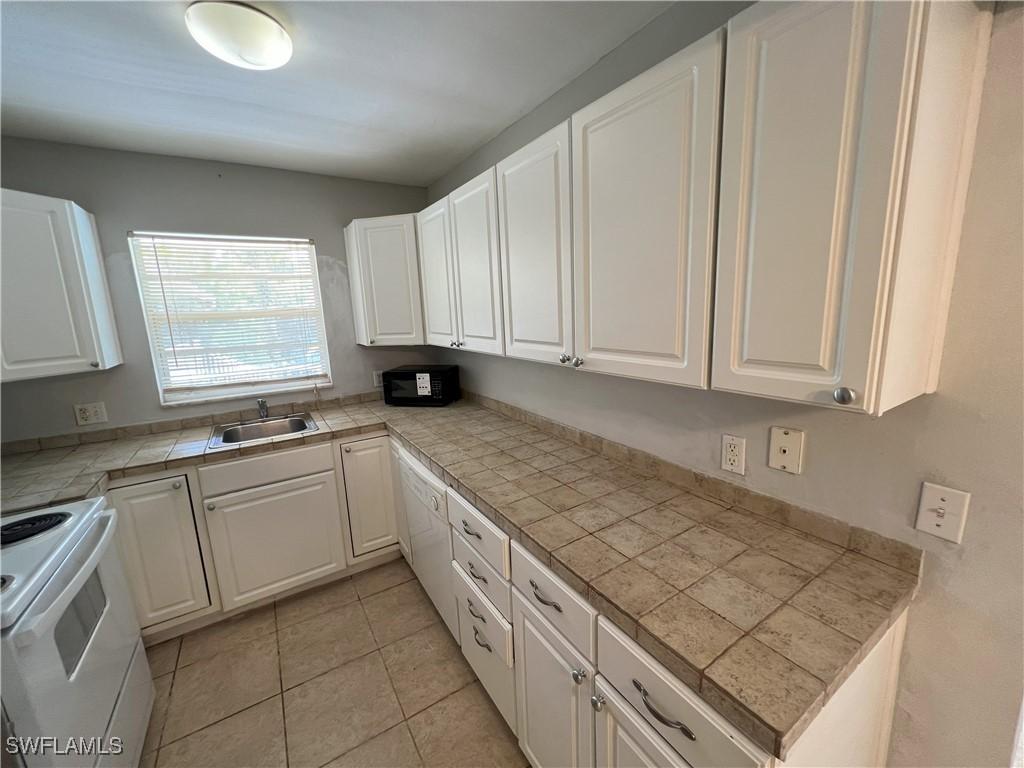 4290 Gulfstream Dr. #16, Naples, FL 34112