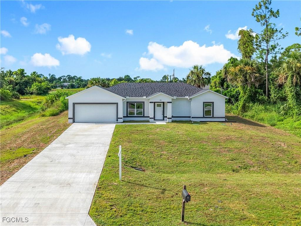 842 Sentinela Blvd., Lehigh Acres, FL 33974