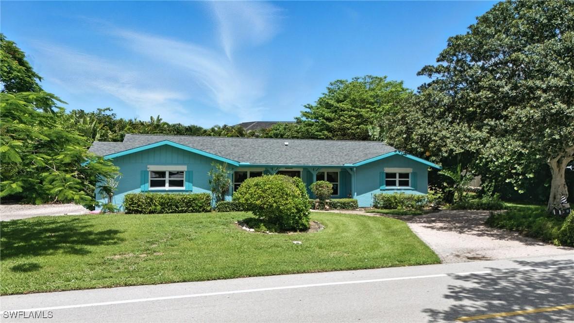 1809 Alamanda Dr., Naples, FL 34102