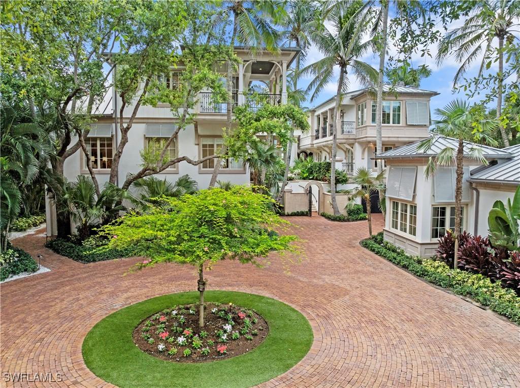 3675 Gordon Dr., Naples, FL 34102